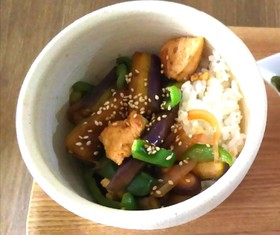 簡単☆夏野菜de 焼肉のたれ丼