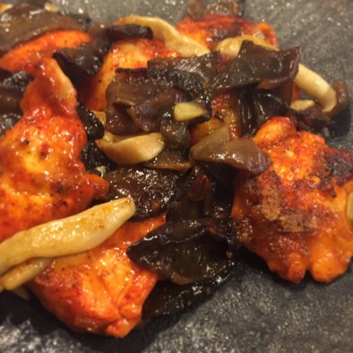 鶏胸肉と生キクラゲのタンドリー風味の写真
