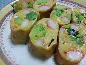 ブロッコリーとカニかま入り卵焼き