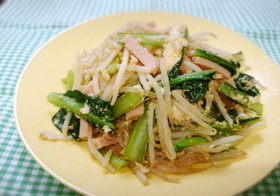 もやしと小松菜のオイスターソース炒め
