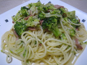 簡単ブロッコリーのパスタ
