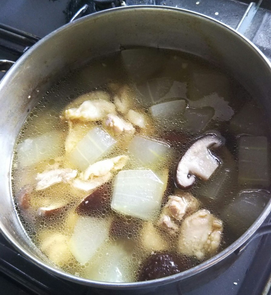冬瓜と鶏肉と椎茸のスープの画像