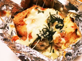 簡単♩鶏胸肉のキムチーズホイル焼き