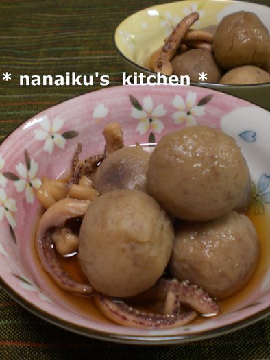 圧力鍋で❤ 里芋とイカ足の煮物の写真