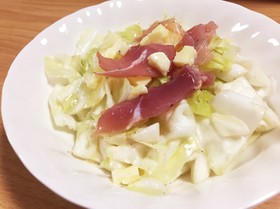 キャベツと生ハムのサラダ