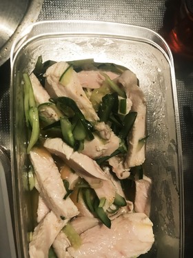 しっとりやわらかい蒸し鶏!ネギソース
