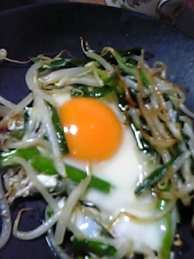 もやしとニラの巣ごもり卵
