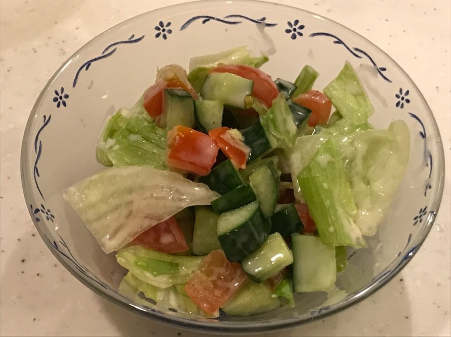 定番野菜のチョップドサラダ！シーザーマヨの画像
