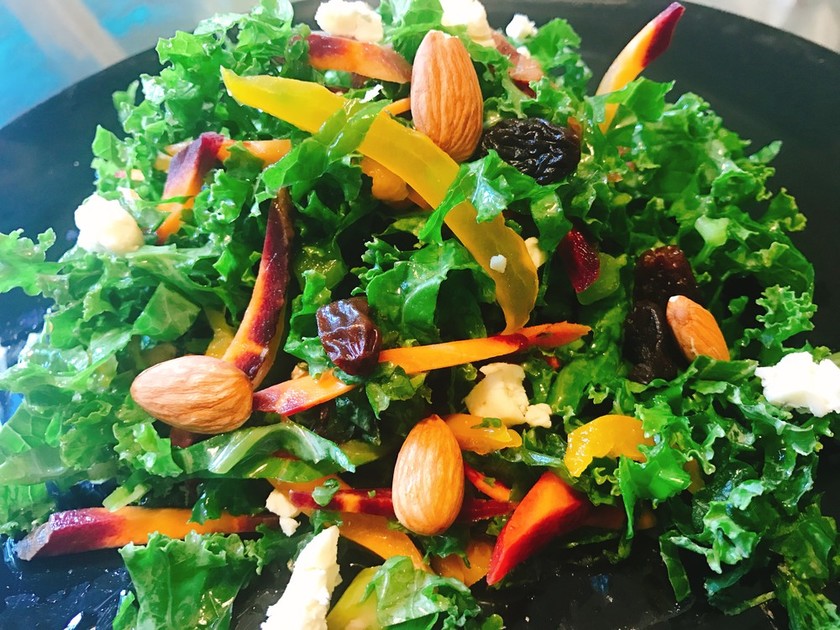 収穫ケールサラダとロースト冬カボチャのレシピ