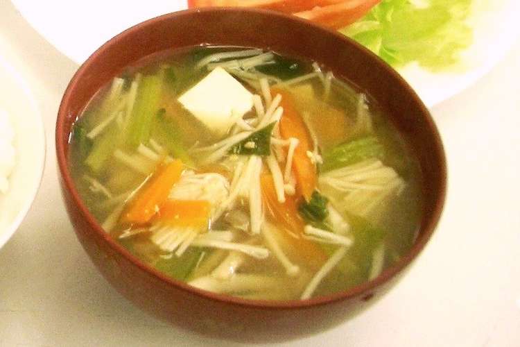 たっぷりキノコの汁物 野菜も入れて レシピ 作り方 By 埼玉県 クックパッド 簡単おいしいみんなのレシピが354万品