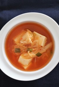 簡単・キムチ豆腐スープ（김치두부국）。