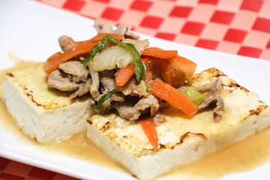 簡単✨豚肉×野菜の味噌炒めと豆腐ステーキの写真