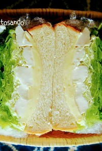 胡瓜とチーズの簡単ボリュームサンドイッチ