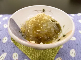 ところてんの抹茶きな粉風