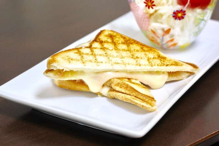 たらこ チーズのとろーりホットサンド レシピ 作り方 By Hachikoxxx クックパッド 簡単おいしいみんなのレシピが357万品