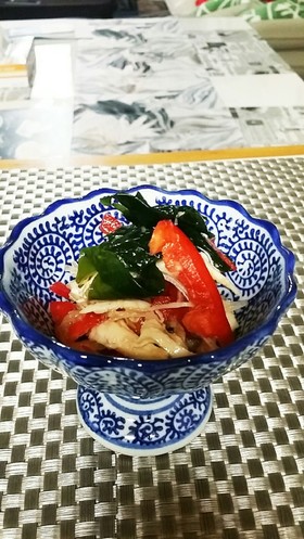 チキンとパプリカとワカメの和え物