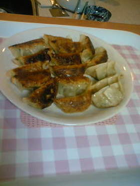 余ったソーメン入れちゃった餃子♪