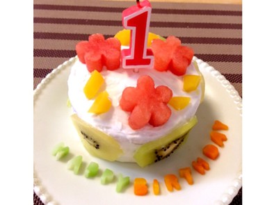 1歳のお誕生日ケーキの写真