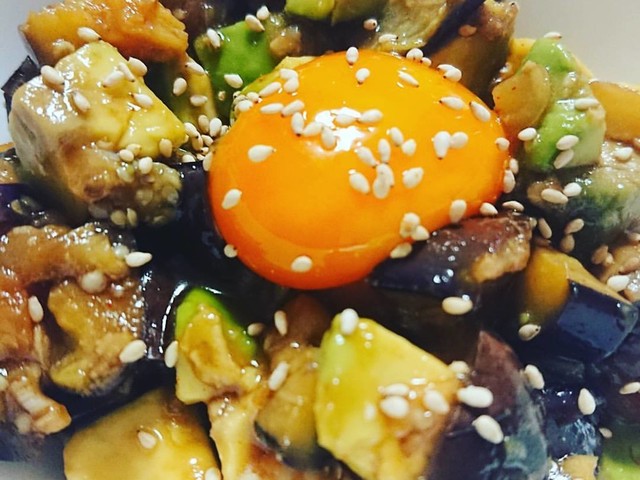 ナスとアボガドのユッケ レシピ 作り方 By こぶへいぱぱ クックパッド 簡単おいしいみんなのレシピが354万品