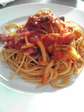 基本の材料でトマトソースパスタ♪