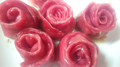赤のビーツで華やかバラ餃子(皮の作り方)の写真