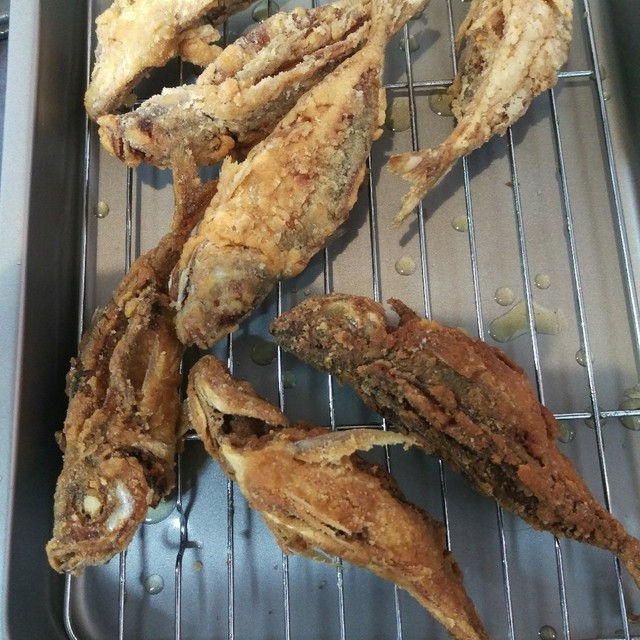 頭も骨もまるごと 鯵の唐揚げ レシピ 作り方 By さかもってぃ クックパッド 簡単おいしいみんなのレシピが361万品