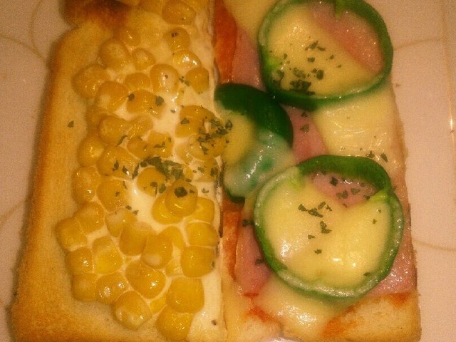 簡単 コーンマヨピザトースト レシピ 作り方 By 食いしん坊 たえ クックパッド