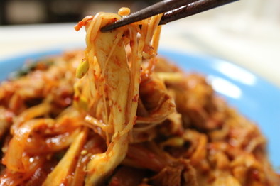 豆モヤシと豚肉のピリ辛炒め 韓国家庭料理の写真