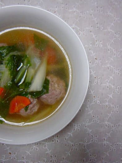 セロリと肉団子のスープの写真