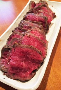 和牛のかたまり肉はローストビーフで。