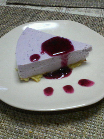ブルーベリーの豆乳レアチーズケーキの写真