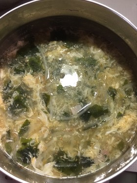 モヤシとワカメとベーコンの卵スープ