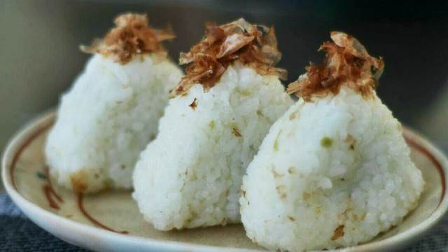 わさびと鰹節のおにぎり レシピ 作り方 By Mamingo クックパッド 簡単おいしいみんなのレシピが356万品