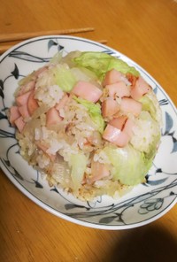 魚肉ソーセージのレタス炒飯