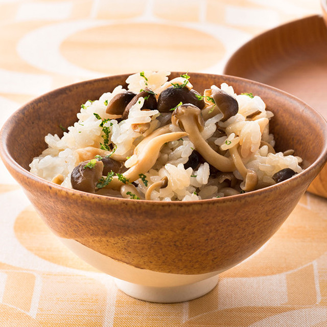 うどんスープできのこのだし旨炊き込みご飯 レシピ 作り方 By ヒガシマル醤油 クックパッド