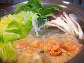 歯ごたえサクサク♪鶏団子鍋!