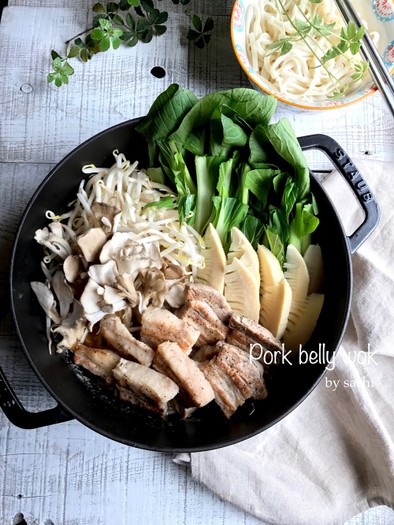 豚バラ肉の中華鍋の写真