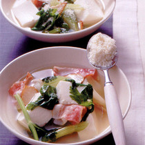 ベーコンとセロリの洋風豆腐スープ