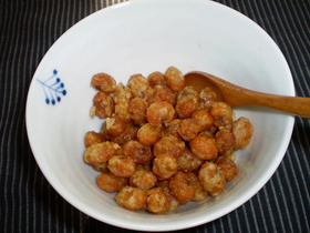 箸が止まらない 揚げ大豆の砂糖醤油からめ