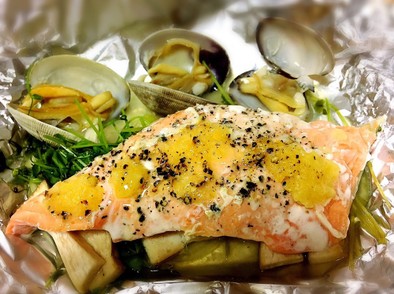 塩レモンで！銀鮭とアサリのホイル焼き♡の写真