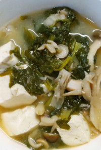 簡単朝食✿小松菜ときのこと豆腐のお味噌汁
