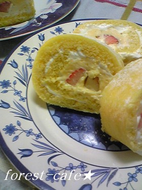 苺のロールケーキ