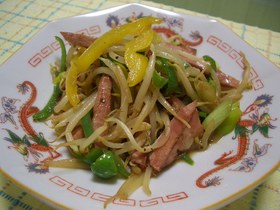 ☆チャーシューともやしのピリ辛炒め☆
