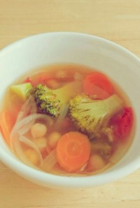 お豆たっぷり野菜コンソメスープ