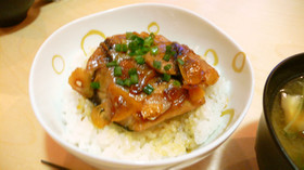 カフェ丼!?ぶりの照り焼きにんにく風味☆