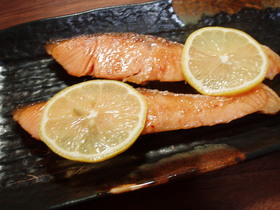 鮭の醤油レモン焼き