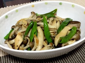 ヘルシー きのこと青唐辛子のソテー