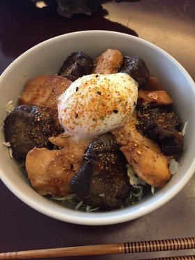 柔らか胸肉と茄子の照り焼きキャベツ丼