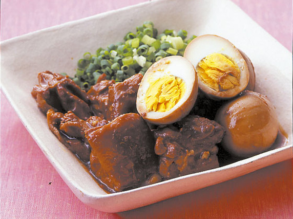 卵と鶏肉のみそ煮込み