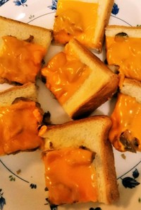 鯖の味噌煮缶チーズトースト